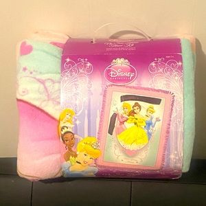 Brand new Disney no sew fleece blanket kit